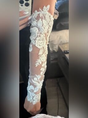 New Ivory Floral Lace Bridal Gloves Half Sleeves,
